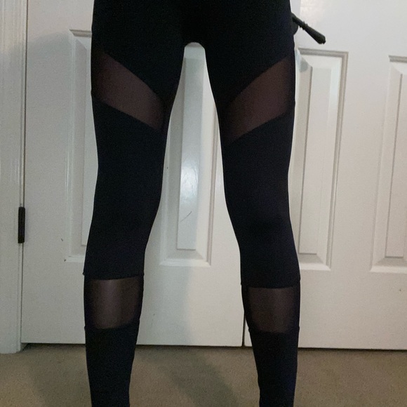 SOLD Black leggings with mesh - Picture 5 of 5